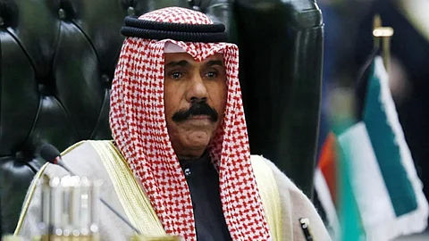 8 قرارات كويتية للحد من آثار كورونا.. والشيخ نواف يؤجل عقد اجتماعات مجلس الأمة شهرًا
