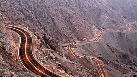 بعد إغلاقه لساعات.. إعادة فتح «طريق الهدا» في الاتجاهين