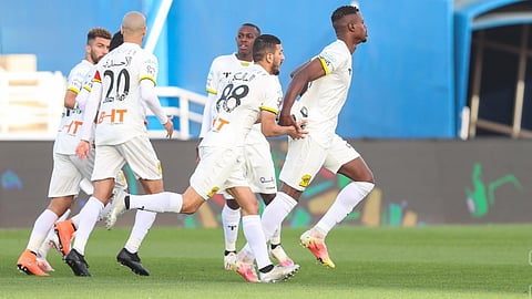 بالفيديو.. الاتحاد يقلب الطاولة على رأس التعاون ويزاحم أهل القمة