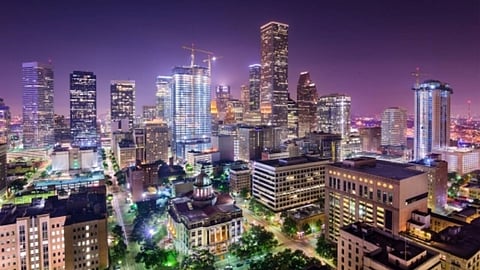 الكهرباء تعود إلى تكساس بعد موجة صقيع أودت بحياة العشرات