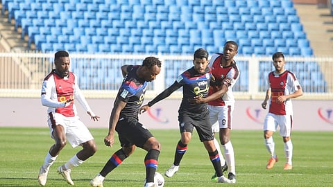 بالفيديو.. الرائد يقسو على أبها.. ويُدخل «قاهر الكبار» مناطق الخطر