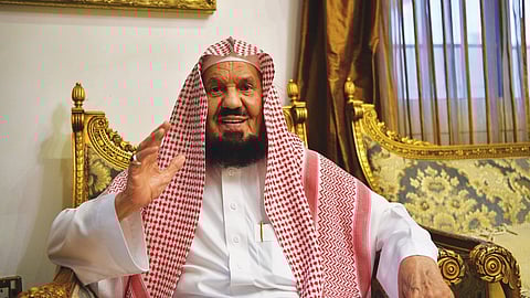 الشيخ «المنيع» يوضح حالة يجوز فيها منح الزكاة للأخت المطلقة