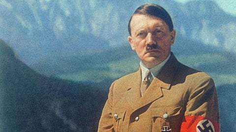 كيف تأثر «هتلر» بوالده.. 31 خطابًا يكشف العلاقة القوية بين الطرفين