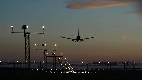 الخطوط السعودية: محركاتنا «طراز 777» تختلف عن طائرة «دنفر»