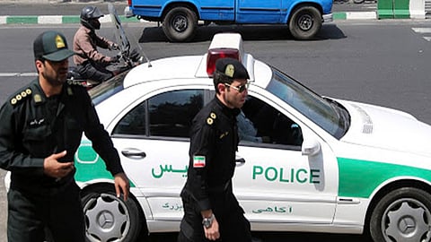 محامٍ: إيران اعتقلت سائحًا فرنسيًّا قبل 9 أشهر ومنعتنا من الوصول إليه