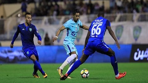 مساء اليوم.. الهلال يسعى للثأر من الفتح وتضييق الخناق على الشباب