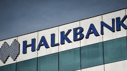 بعد التواطؤ مع إيران.. فضيحة بنك خلق تهدد بانهيار الاقتصاد التركي وأردوغان