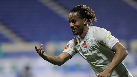 الشوط الأول.. الهلال يباغت الفتح بثلاثية نظيفة