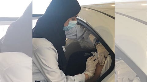 «الصحة» تدشن خدمة التطعيم ضد كورونا داخل السيارة في 4 مناطق