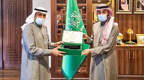 اتحاد الكاراتيه يهدي وزير الرياضة الحزام الأسود الفخري