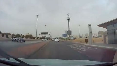 فيديو.. سائق متهور يمارس التفحيط بالرياض.. و«المرور» يبادر بضبطه