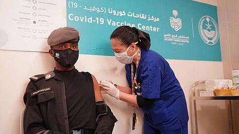 «الداخلية» تُطلق المرحلة الثانية لتقديم لقاحات «كورونا» لمنسوبيها من مدنيين وعسكريين