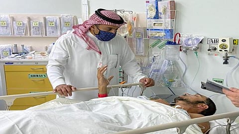 بالصور.. الفيصل يزور مصابي حوادث رالي الشرقية