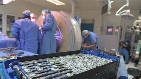 نجاح ٦٠ عملية جراحية للعمود الفقري بتقنية المنظار الدقيق بطبية مكة