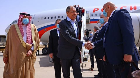 بالصور.. وصول وزير الخارجية الروسي سيرجي لافروف إلى الرياض