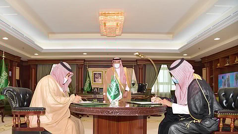 بالصور.. أمير جازان يرعى توقيع اتفاقيتين لتعليم صبيا.. ويكرم متميزين
