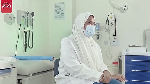 بالفيديو.. ممرضة تعيد مريضًا مجهولَ الهوية إلى أسرته بجدة باستخدام الإشارة