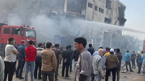 وفاة 16 مصريًّا في حريق ضخم بمصانع ملابس على أطراف القاهرة