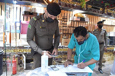 إغلاق 41 منشأة وتحرير 121 مخالفة لانتهاك الإجراءات الاحترازية في الباحة