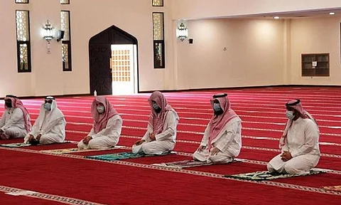 إغلاق 3 مساجد مؤقتًا في 3 مناطق بعد ثبوت إصابات بكورونا بين المصلين