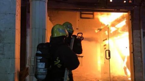 اندلاع حريق في مجمع تجاري بعرعر.. والدفاع المدني يتدخل