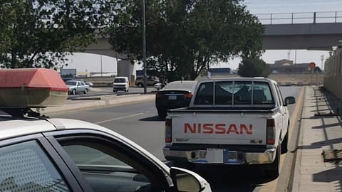 ضبط سائق مركبة بجدة.. و«المرور»: حمولته زائدة وسرعته أدت لازدحام الطريق