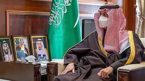 نائب أمير حائل يبارك إنجازات بطل الراليات السعودي صالح السيف