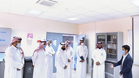 بالصور.. وفد من «البيئة» يزور المعهد التقني للألبان