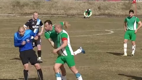 بالفيديو.. الضرب على القفا والإهانة لحكم بدوري الدرجة الرابعة البلغاري