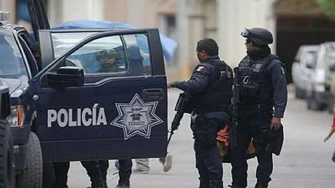 مصرع 13 ضابط شرطة في «كمين» لعصابة مخدرات كبيرة بالمكسيك