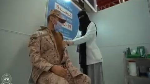 بالفيديو.. 5 دقائق لتلقي لقاح كورونا في الحرس الوطني