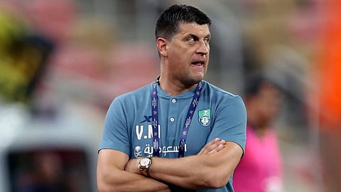 صحيفة صربية تكشف الأسباب وراء عدم إقالة الأهلي لمدربه ميلويفيتش