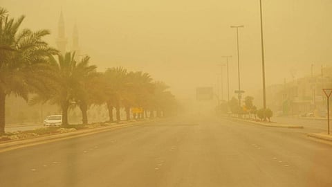 «الوطني للأرصاد» ينبِّه إلى رياح نشطة وأتربة مثارة على 3 مناطق بالمملكة