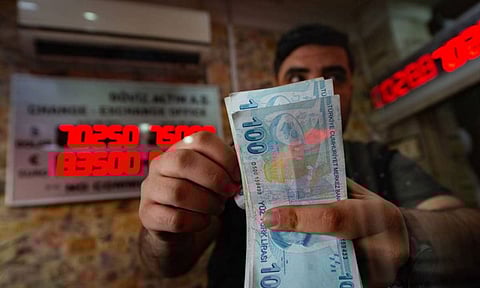 تراجع الليرة التركية 17% في آسيا بعد تغيير محافظ «المركزي»