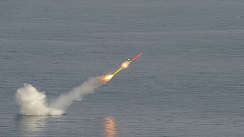 إطلاق صاروخ من إحدى الغواصات - أرشيفية