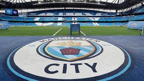 حيلة ذكية من مانشستر سيتي لتمكين جماهيره من الوقوف بالمدرجات