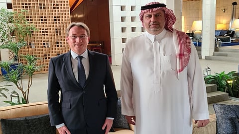 السفير لودوفيك يعلق على شراء الأمير عبدالله بن مساعد نادي شاتورو الفرنسي