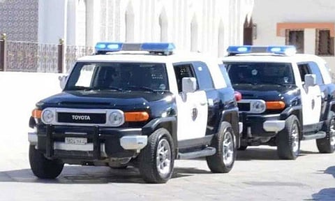 بالفيديو.. 4 أشخاص يحاولون اقتحام فيلا وإطلاق النار قبل ضبطهم بالجوف