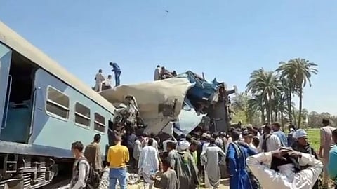 مصر.. مقطع يوثق لحظة تصادم قطاري سوهاج