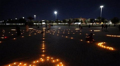 بالفيديو.. أمانة تبوك تضيء ممشى منتزه الأمير فهد بن سلطان بالشموع