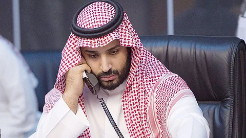 هاتفيًا.. ولي العهد يطمئن على صحة رئيس الحكومة الباكستانية