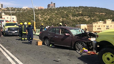 بالصور.. إصابة 4 أشخاص في حادث تصادم على طريق المندق-الباحة