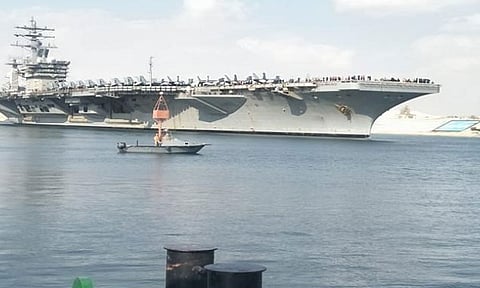 حاملة الطائرات أيزنهاور تعبر قناة السويس في طريقها للخليج