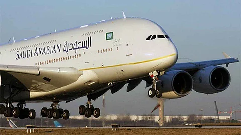اتجاه لتوطين «الطاهي الجوي» عبر اتفاقية بين الخطوط السعودية وجامعة الأمير مقرن