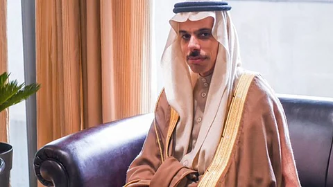سفير السعودية بعمان: زيارة الأمير فيصل بن فرحان لدعم الأردن فقط