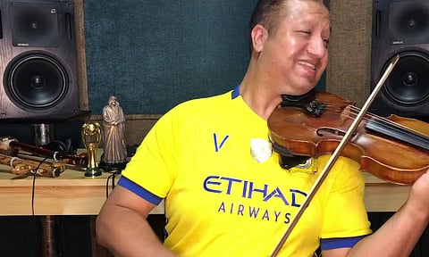 بالفيديو.. فنان مصري يساند عبدالرزاق حمد الله على طريقته الخاصة