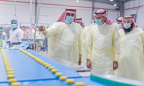 بالصور.. وزير الصناعة يتفقد المدينة الصناعية الأولى بالقصيم