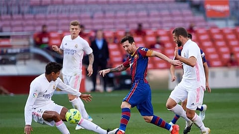الليلة.. برشلونة وريال مدريد في مواجهة نارية بالدوري الإسباني