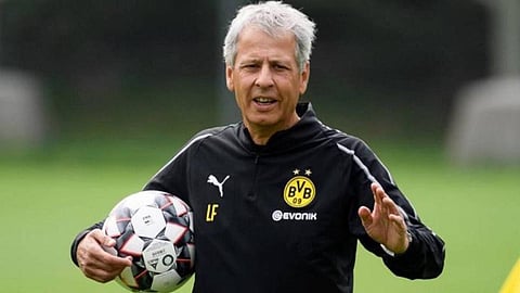 «الهلال» يقدم عرضًا مغريًا لمدرب سويسري لإعادة تصحيح مسار الفريق