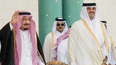 خادم الحرمين يتلقى اتصالا هاتفيًا من أمير قطر للتهنئة بشهر رمضان